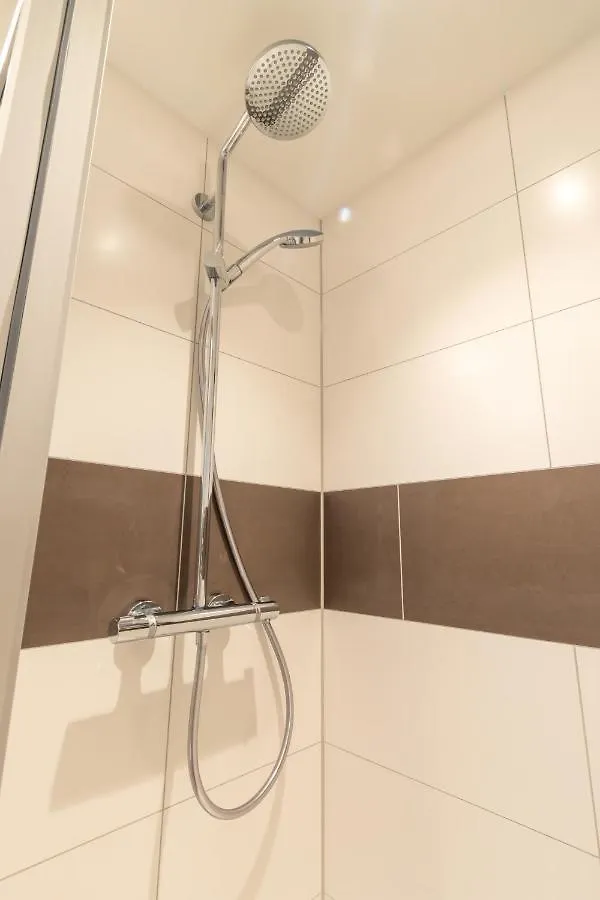 Neue Zentrale Souterrain-Wohnung 24H Self Check-In Hamburg Apartment