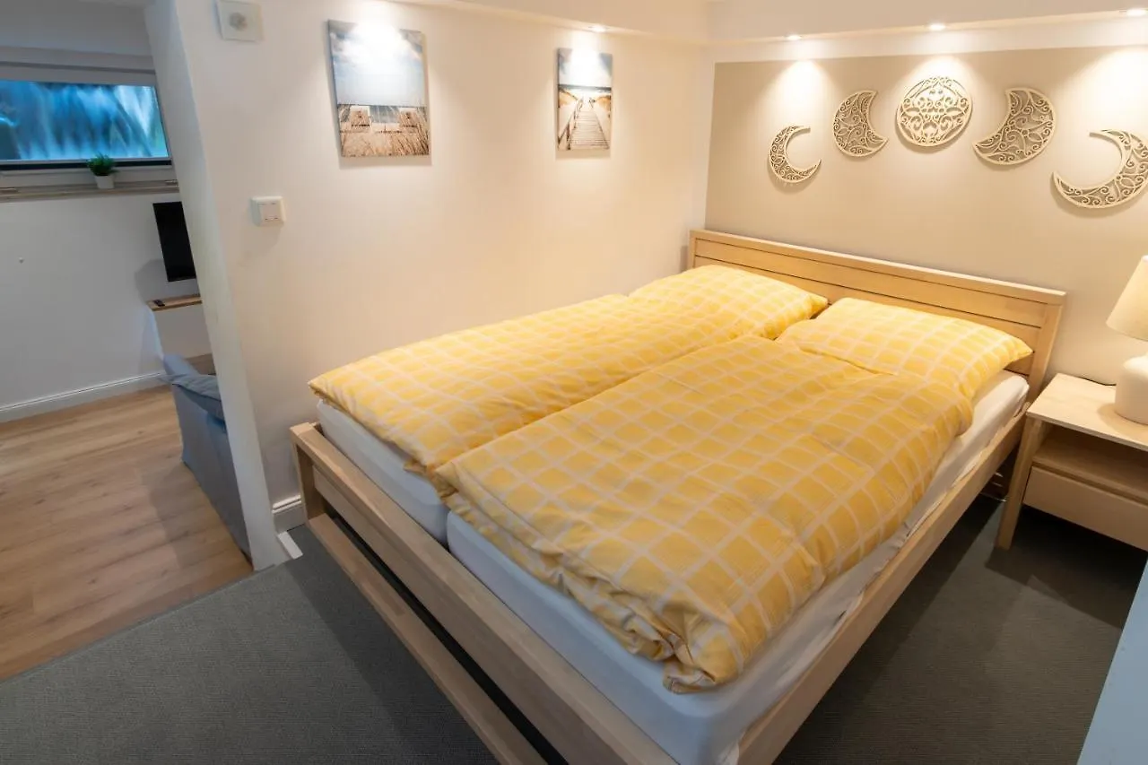 Neue Zentrale Souterrain-Wohnung 24H Self Check-In Hamburg
